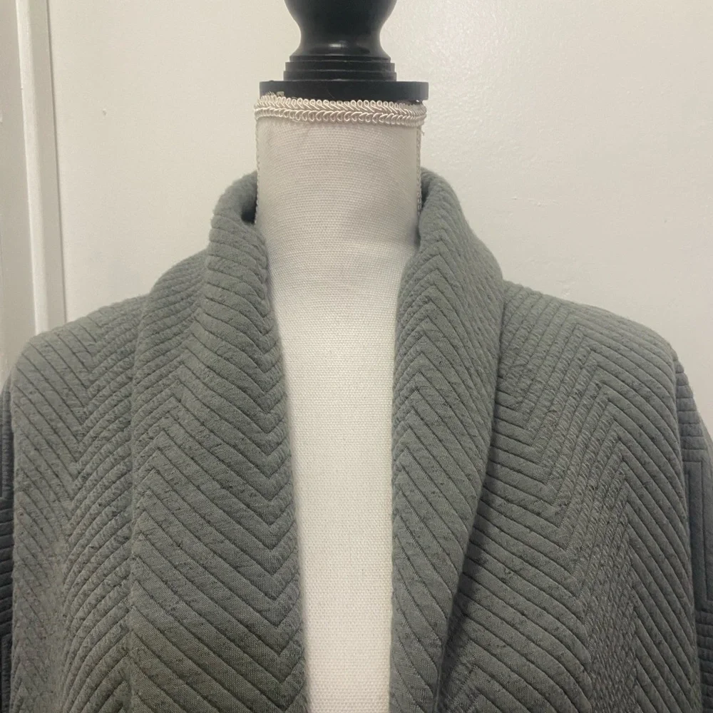 Fabletics Vanessa Quilted Cardigan Jacket Shawl Sz M - Picture 6 of 7